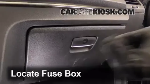 2011 BMW 128i 3.0L 6 Cyl. Coupe Fusible (motor) Cambio